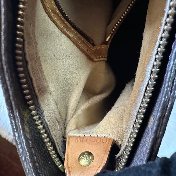 Authentic Louis Vuitton Monogram Looping GM Shoulder Bag - Picture 14 of 15